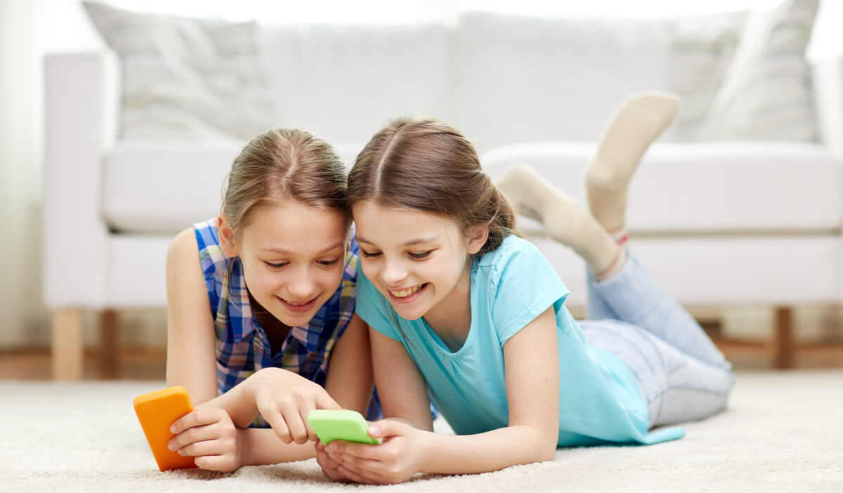 pre-teens on cellphones